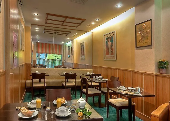 エリゼ エトワール 2* パリ